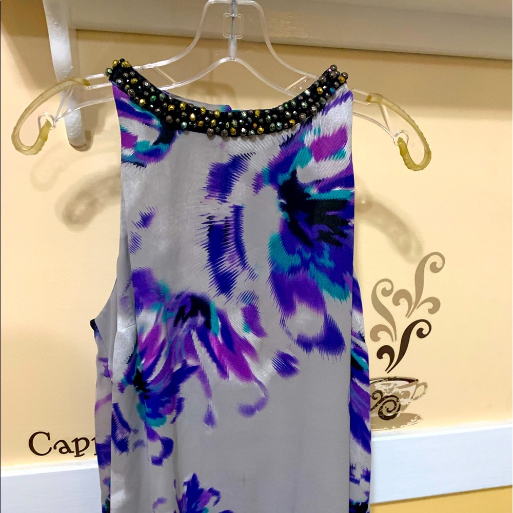 Stunning sleeveless jeweled neck  - Jennifer Lopez